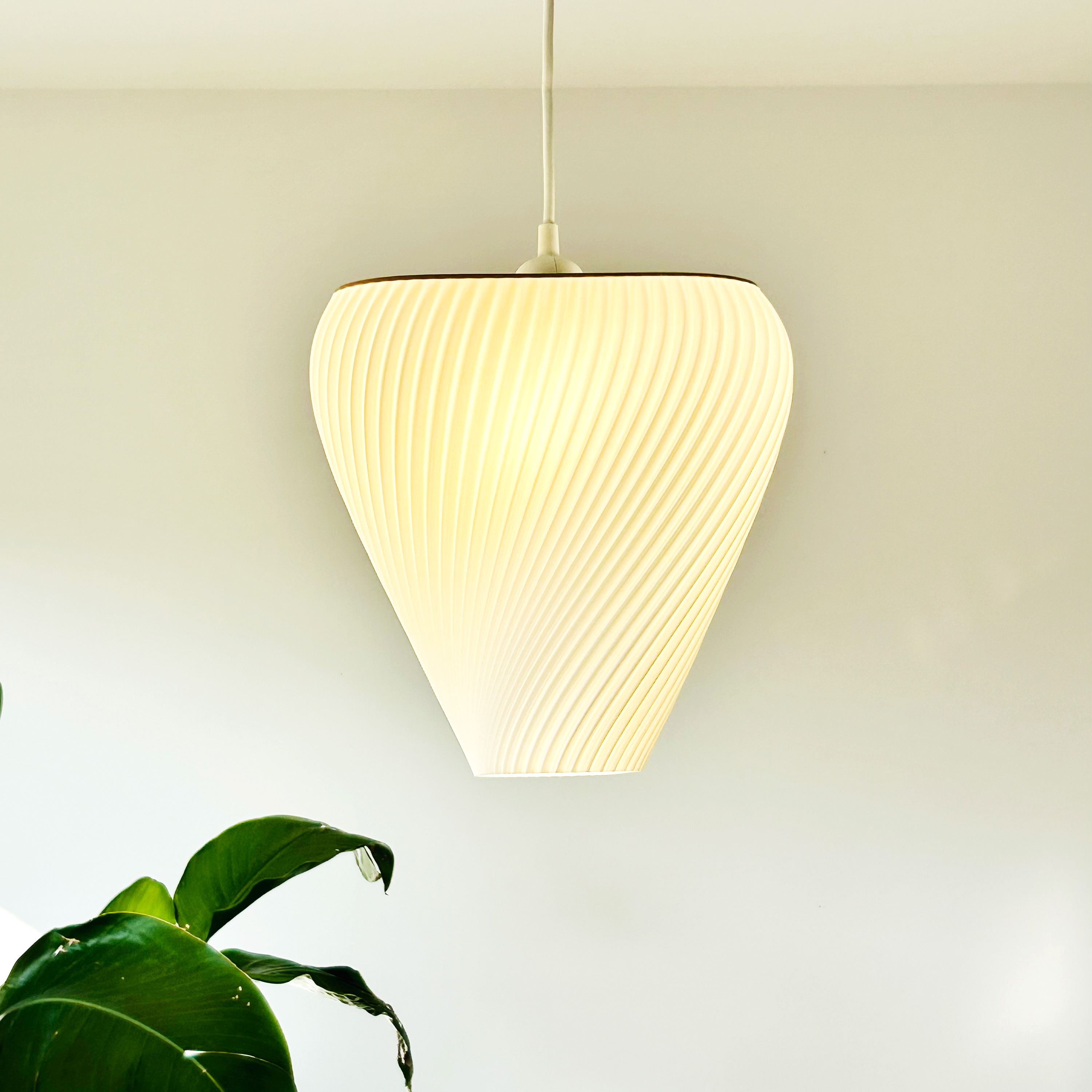Lampa wisząca VEYA – kolekcja AERIA